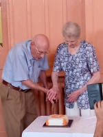 John & Shirley cutting the cake made for them.